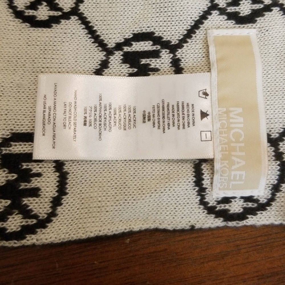 Scarf - Picture 2 of 3